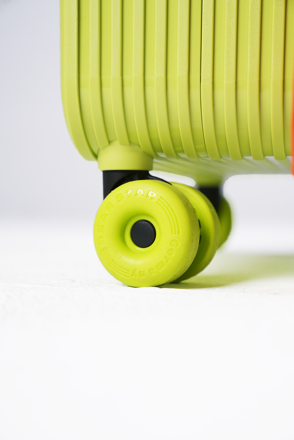 BUSCAR ACID LIME CABIN BAG