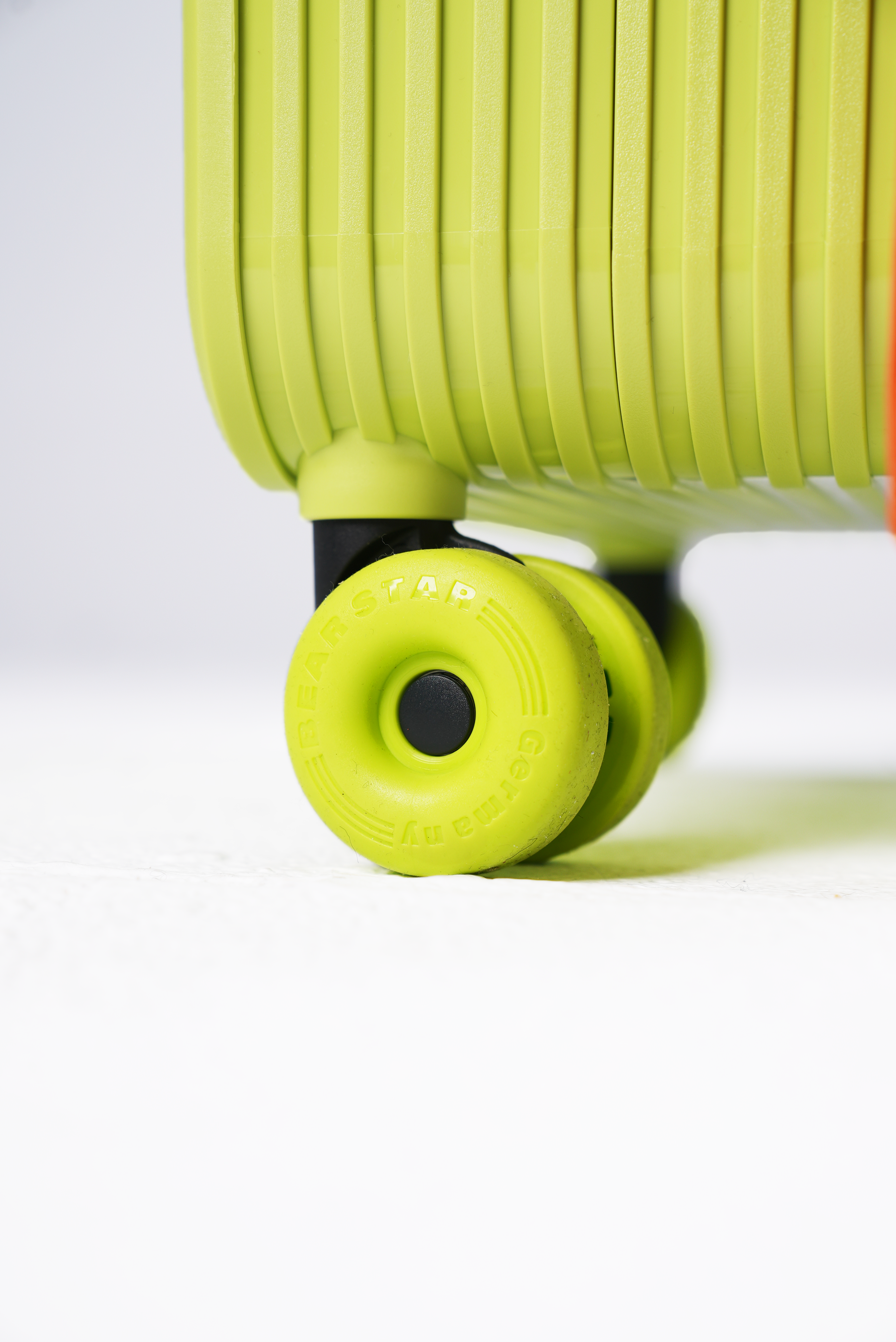 BUSCAR ACID LIME CABIN BAG