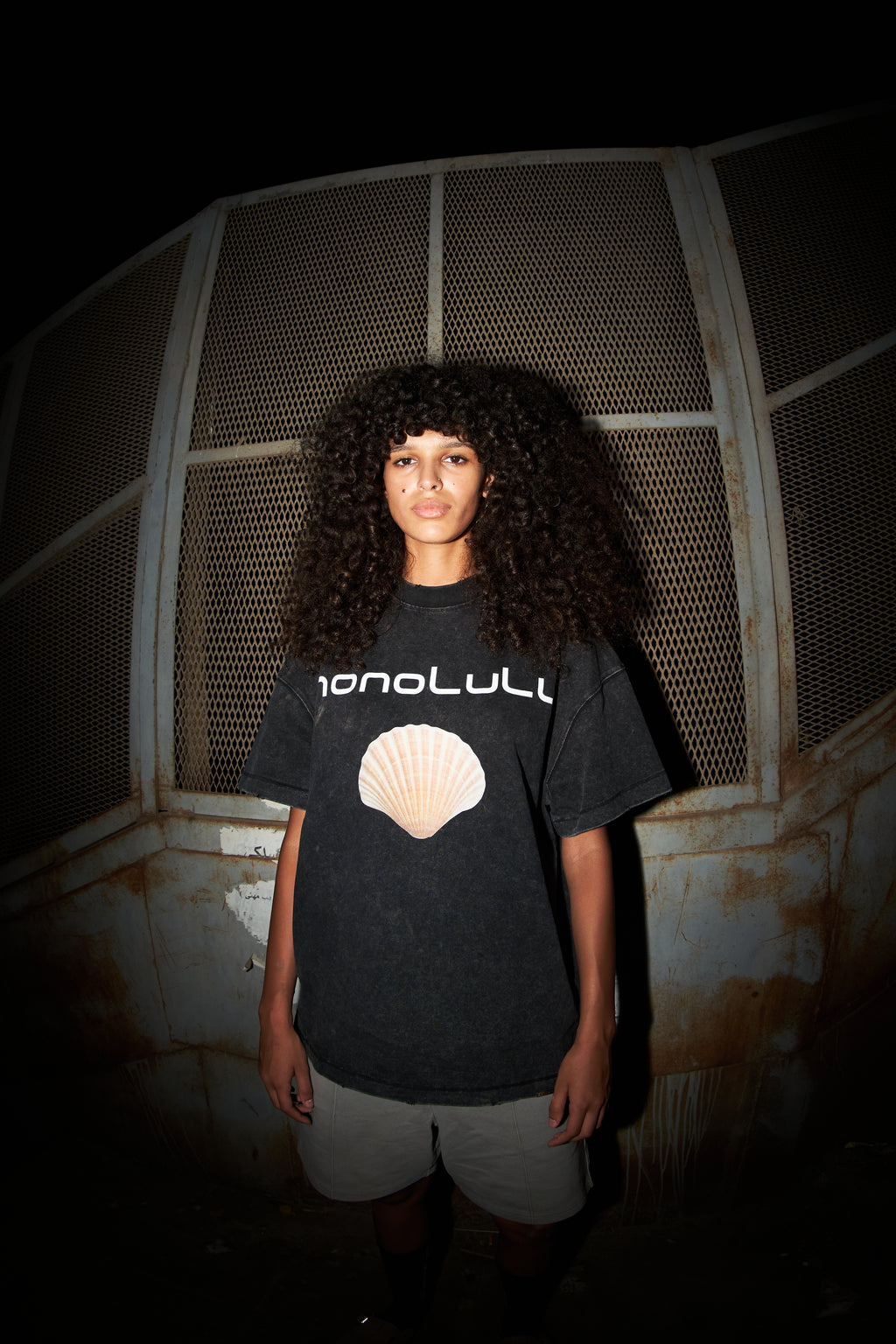 HONOLULU TEE – BLACK