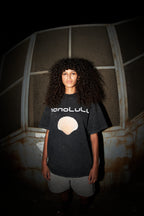 HONOLULU TEE – BLACK