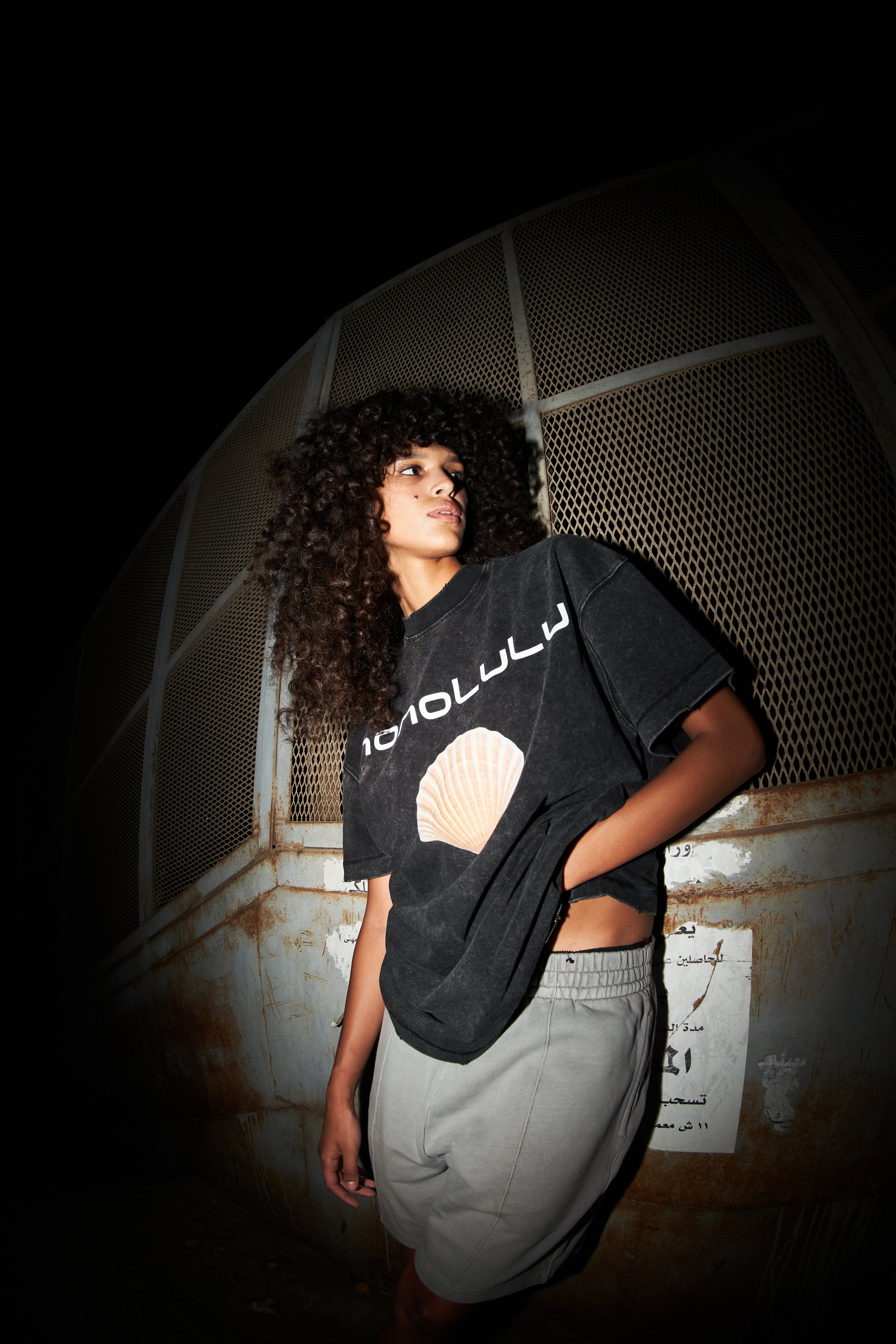 HONOLULU TEE – BLACK